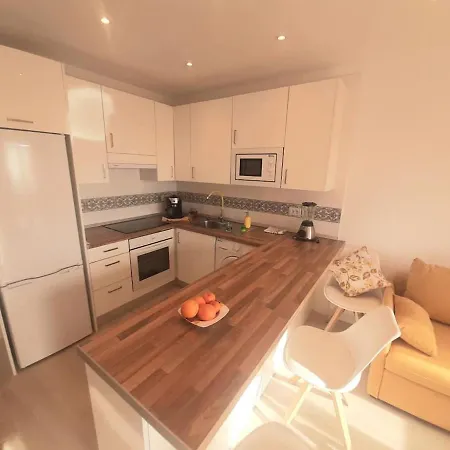 1 Bedroom Giuly Sea Views In Cristianos Los Cristianos (Tenerife)